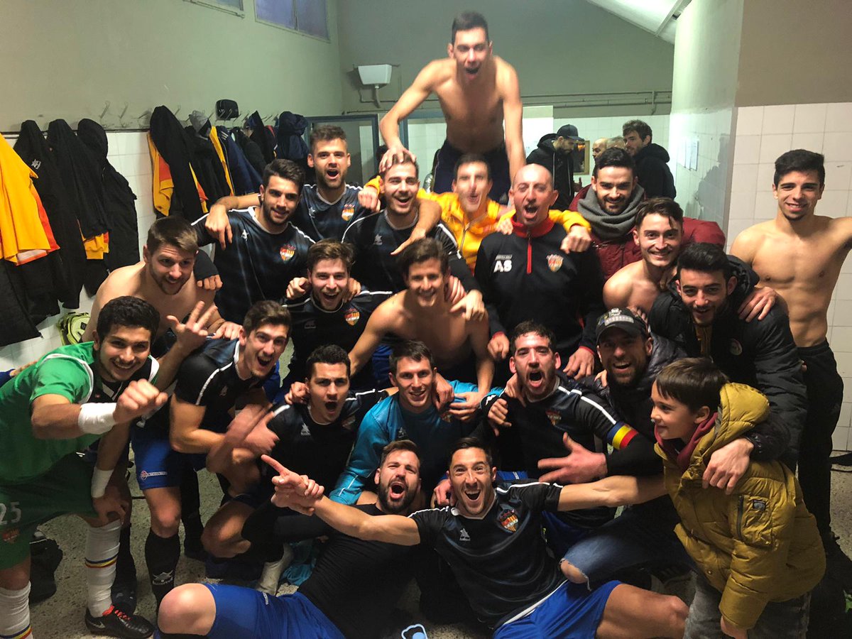 VICTÒRIA!!
Tres punts importantíssim que ens permeten escalar posicions a la classificació!
Som-hi ANDORRA!!!
#SomTricolors #ForçaAndorra #1cat2 #FutbolCat