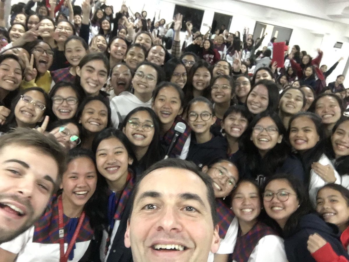Best selfie of the week, with the powerful girls of <a href="/PAREFWoodrose/">PAREF Woodrose School</a>