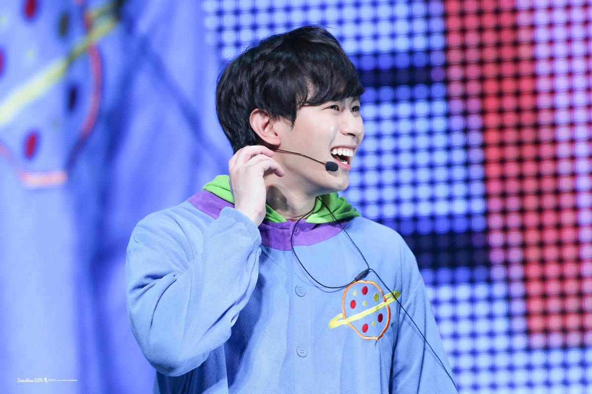 Beans930929's tweet photo. 190127 별다섯 팬미팅 #VIXX #빅스 
#HONGBIN #홍빈 @RedBeans93
너무 귀여워서 어쩔 줄 모르겠어 😭 https://t.co/QXtSlpURDb