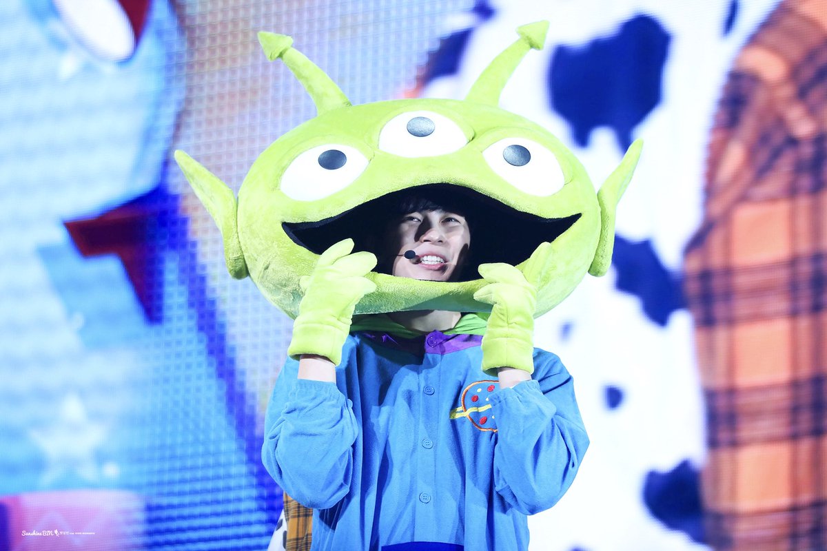 Beans930929's tweet photo. 190127 별다섯 팬미팅 #VIXX #빅스 
#HONGBIN #홍빈 @RedBeans93
너무 귀여워서 어쩔 줄 모르겠어 😭 https://t.co/QXtSlpURDb