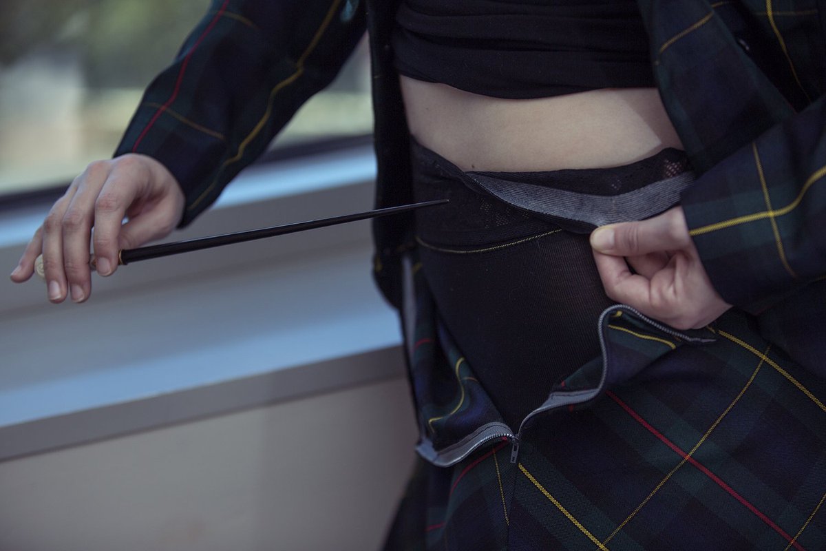 hipstik's tweet photo. Our patent-pending silicone stick strip design keeps them up all day. It's not magic. It's Hipstik. Pictured here is @jedimanda #queeniegoldstein cosplayer or magician? ;) #hipstiktights #ilovetights #HONESTsizing #bodypositive #bodypositivity #thingsthatjustwork https://t.co/VASGVxijui