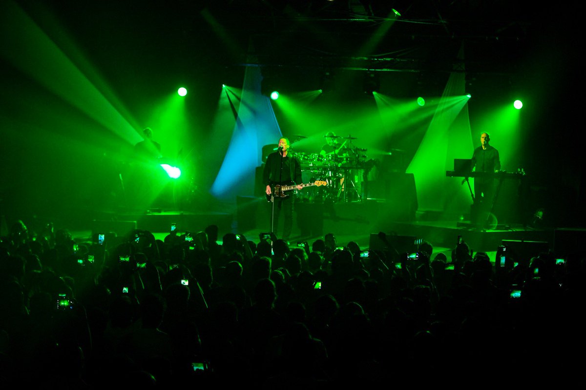 Agenda_Musical's tweet photo. Fotos del gran concierto debut de OMD en Chile !! https://t.co/5NnXagdGY0 #OMDenChile https://t.co/J6FaQXA0Nb