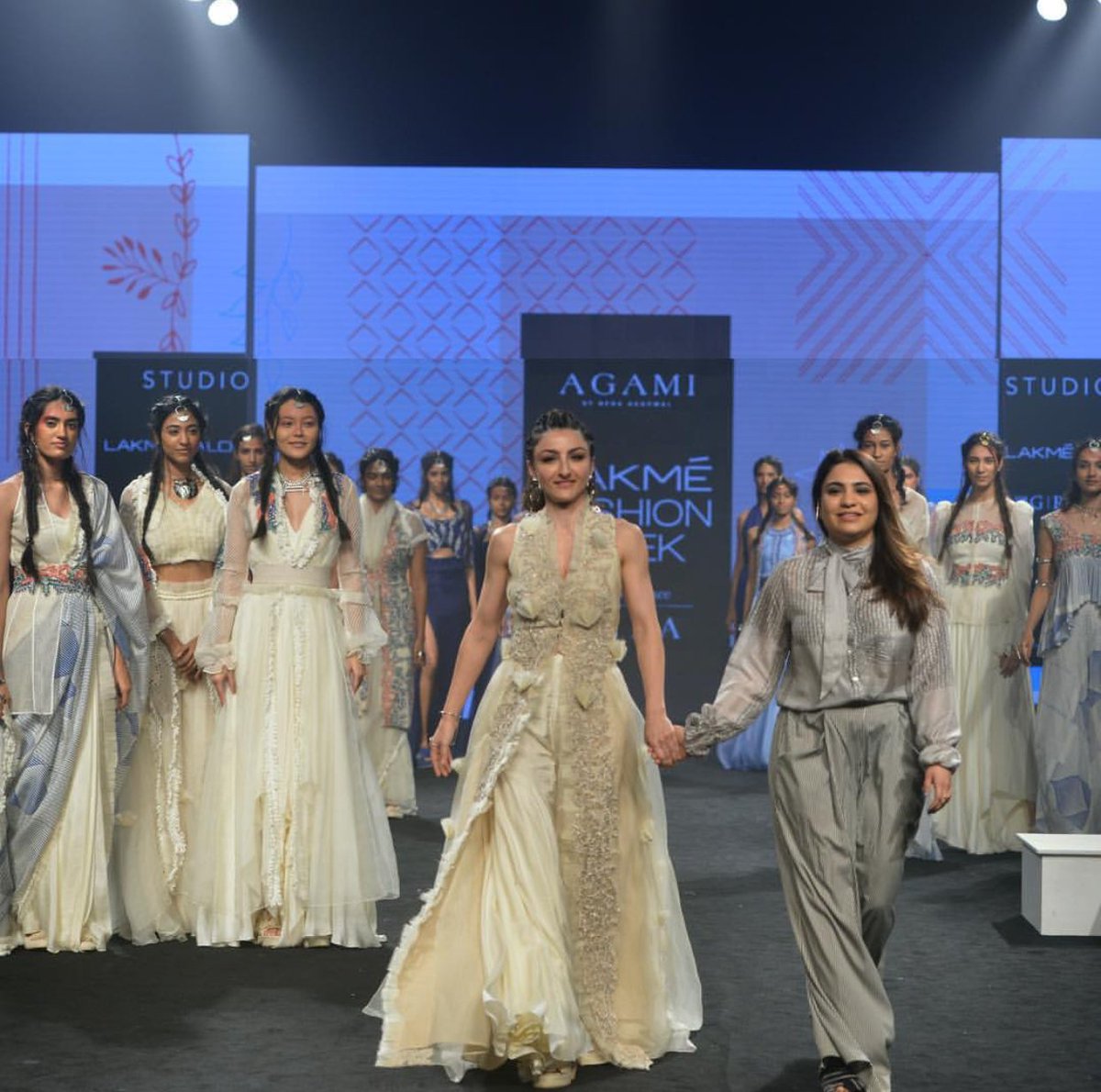 @sakpataudi  walked as showstopper for @Agami_byNeha  on Day 5 of @lakmefashionwk .  
#sohaalikhan #sohaalikhanpataudi #agamibynehaagarwal #nehaagarwal #lfw #allinclusiveatlfw #5daysoffashion #lfwsr19 @ILoveLakme  @nexaexperience #LFWDay5  #nexalifestyle #lakmefashionweek