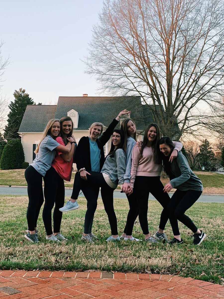 kaitlynlippert_'s tweet photo. great weekend with even better people💛 #w3nc19 https://t.co/qQDEMzttbY