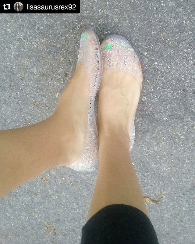 JellyShoeLover's tweet photo. #Repost @lisasaurusrex92 ・・・
#90sGirl #90sshoes #jellies #jellieshoes #90slife #90sstyle #90sfashion #90s #the90s #90skid #90sBaby #nostalgia #nostalgic #throwback #blastfromthepast #oldskool #rewind #plastic #plasticsandal #plasticshoes #rubbersanda… https://t.co/l5VKzVO9hE https://t.co/qOMbB1NGnM