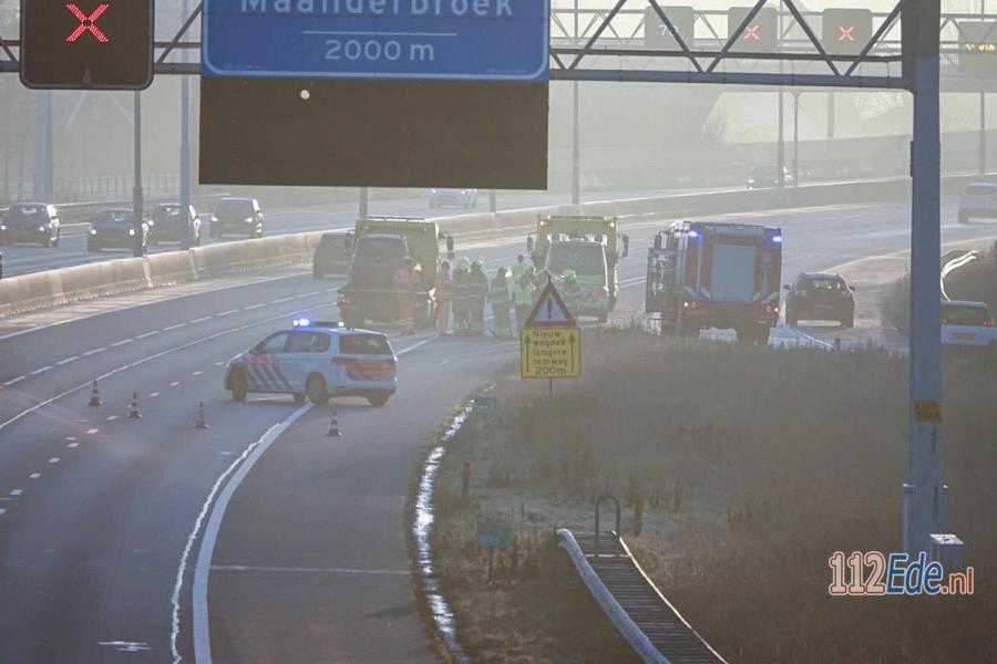🚨 Auto op zijn kant op de A12 bij #Veenendaal 112.press/Qy5cFJ 112Ede https://t.co/LuqcggNdzM