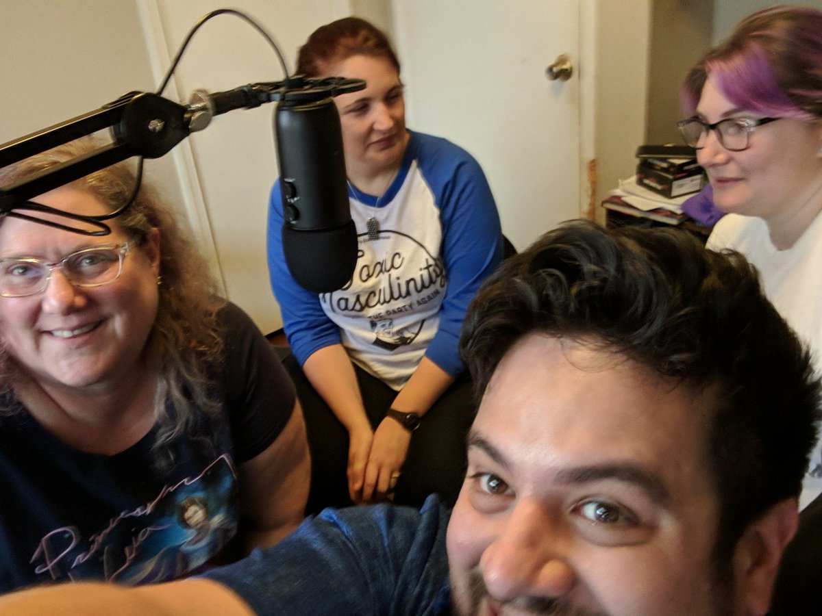 oncemorewbuffy's tweet photo. OMG! We just recorded again for the first time in forever! How fun watching Buffy and Angel with the gang again! #Buffy #omwf https://t.co/9WjZIgbm23