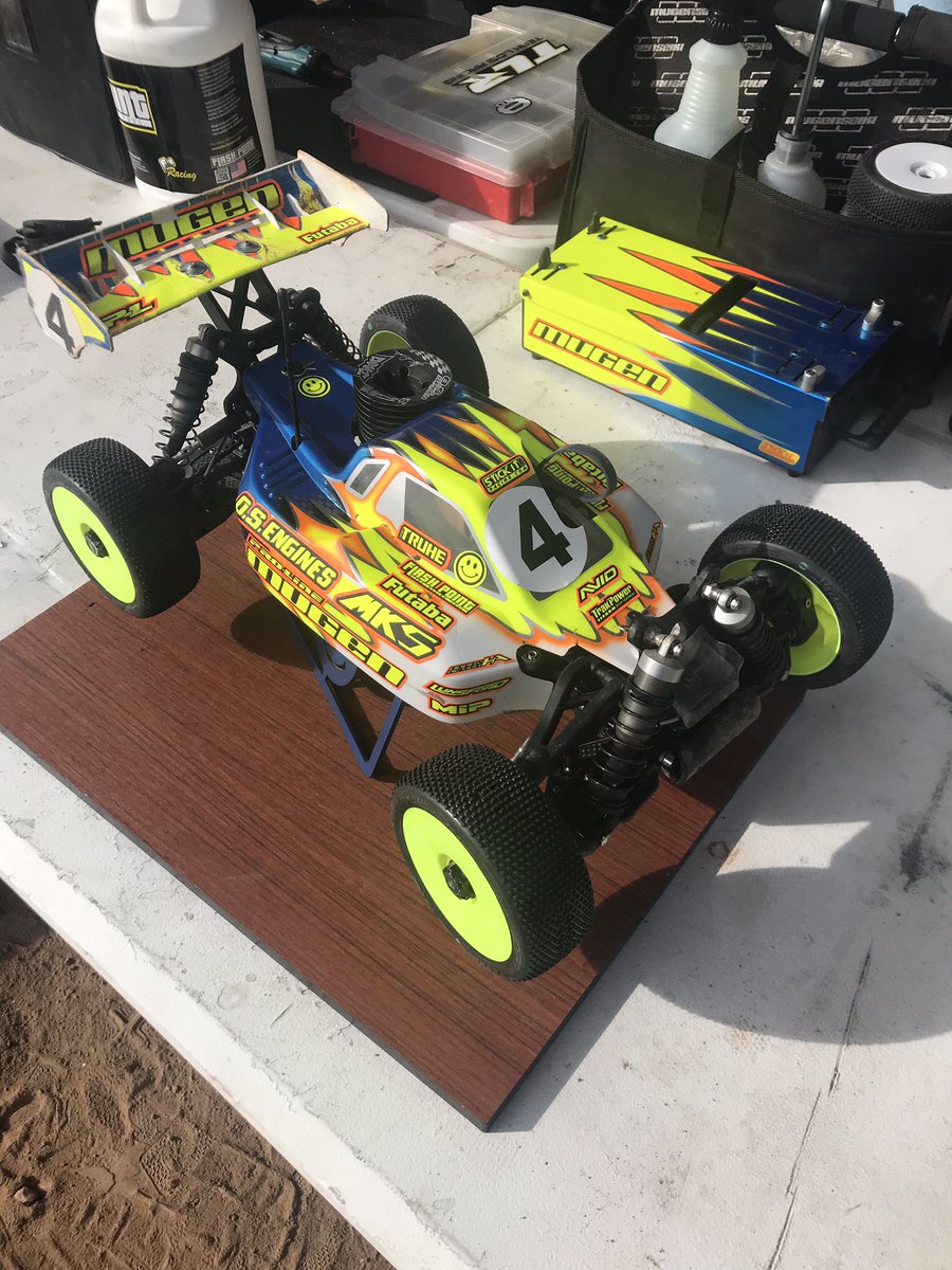 MikeTruhe's tweet photo. Had a great weekend at the Nitro challenge warmup race at the Nitro Compound.@MugenUSA cars were hooked up all day on @ProLineRacing tires. Loving the new @FutabaRCUSA 7px limited edition radio! @mksservos we’re rock solid as always and the @OSEngines we’re flawless. @hobbyaction https://t.co/4GCFxRRnpO