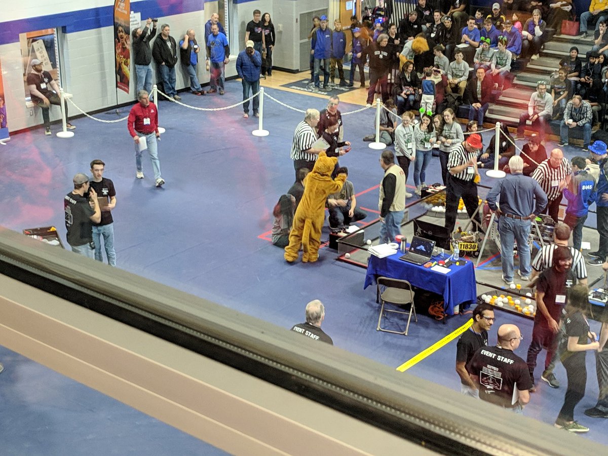 RedLionRarBots's tweet photo. Meeting the Nittany Lion before our first match. Excited for the day! 🦁🤖 #roverruckus @rlschools @FIRSTweets @PennStateYork https://t.co/EPm7ZjrAzh
