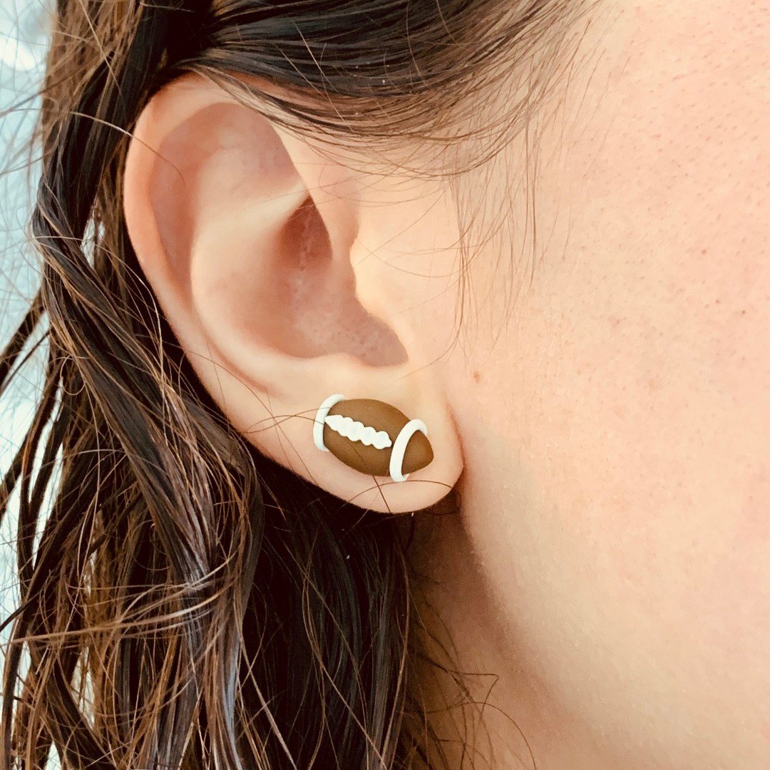 AmaliaAnns's tweet photo. Superbowl Sunday is not complete without a pair of football earrings! #PatriotsvRams #SuperbowlSunday #FootballEarrings https://t.co/48ZczglwJW