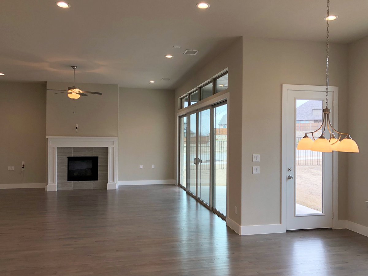benwegmann's tweet image. What $550k gets you in Texas!

New construction, 4,000+ Sqft, 3 car garage.

Watch the full tour on my Instagram story! 🍿 IG: Benwegmann