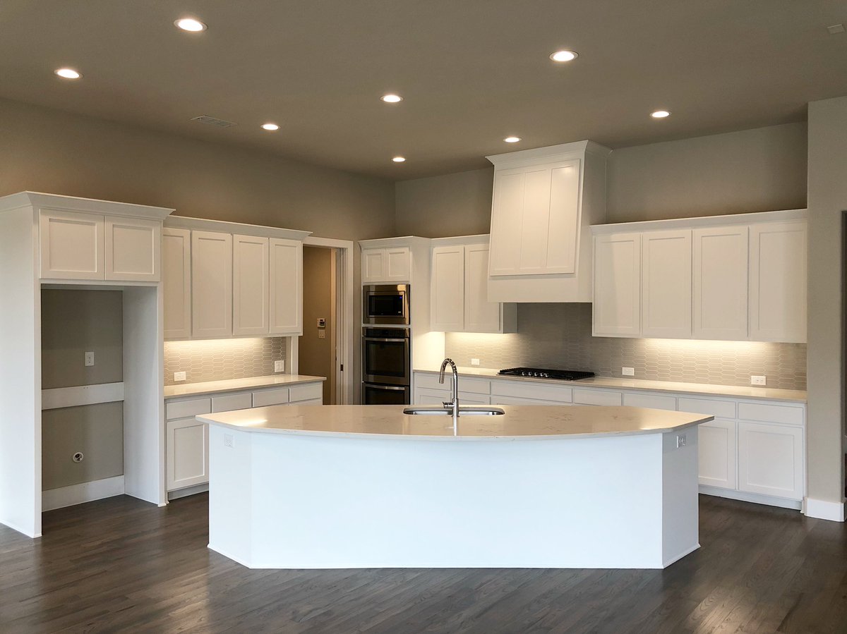 benwegmann's tweet image. What $550k gets you in Texas!

New construction, 4,000+ Sqft, 3 car garage.

Watch the full tour on my Instagram story! 🍿 IG: Benwegmann