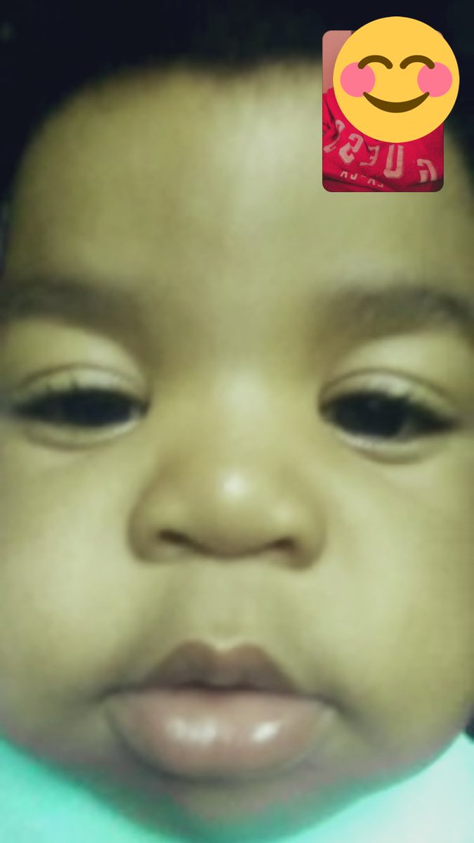 SinazoHlakweni's tweet photo. This is how my daughter does video calls😂🥰. Week made♥️#longdistanceparenting https://t.co/61Q2RWxY8o