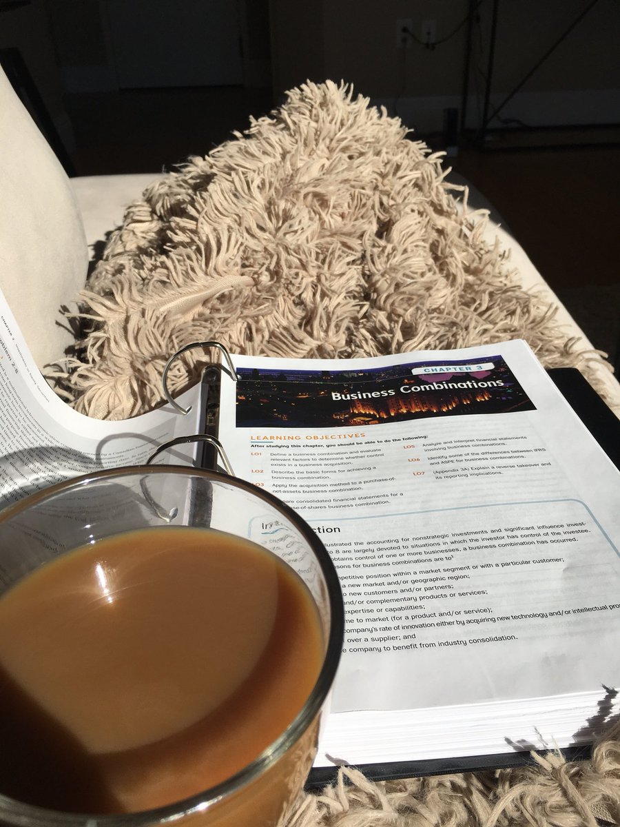 sabelaela's tweet photo. Sunny Sunday studies ☀️📚📝 #sundayfunday https://t.co/xv4uHpzUJw