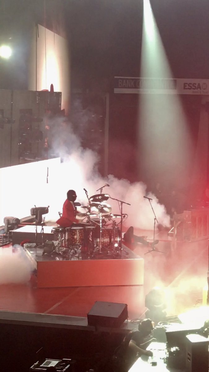 emman0lan's tweet photo. @tylerrjoseph here we see two beautiful frames of your fall :) https://t.co/5ZBsiSukyA