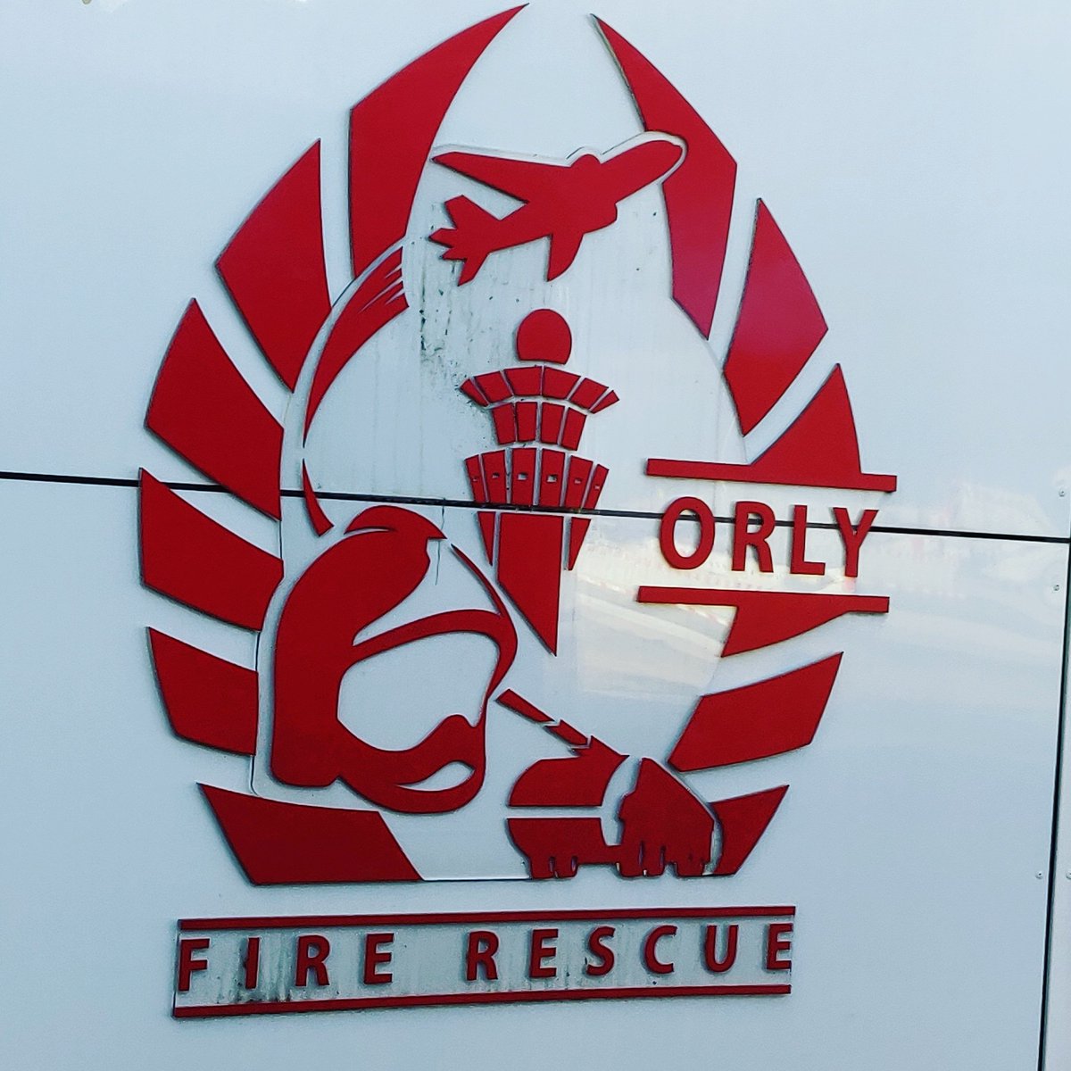 galichonj's tweet photo. Brigade des pompiers,équipe cynophile de la gendarmerie et tour de l'aéroport d'Orly. Belle découverte avec #parisfacecachee https://t.co/GGLSeYPhuq