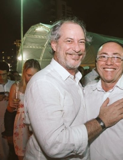???? on Twitter: "Ciro Gomes de barba passando em sua timeline.  https://t.co/42j805R5E0" / Twitter