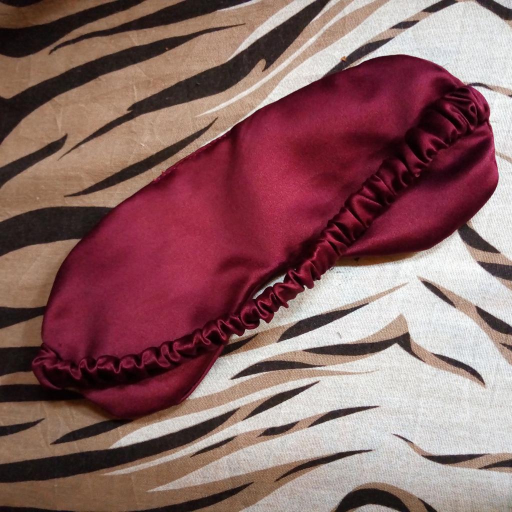 #SleepInInStyle sleep masks available

Colors: maroon, black and off white
Price: 1500ngn
Delivery charges apply

#BeautySleep #SleepMaskLagos #SleepingMask #EyePillow #SleepMaskInLagos #Findom #Slumflower #Insonmia #SleepAccessories #Dubai #LongDistanceFlight