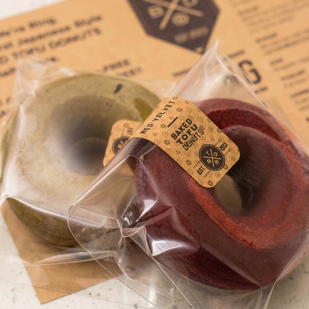 RingBtd's tweet photo. Red velvet and Matcha Greenπ΅ Tea baked tofu donutsπ© - always a popular combination.
#ringbtd #matcha #greentea #bakedtofudonuts #bakeddonuts #ring #donuts #la #love #instagood https://t.co/69s4M7Zb2R