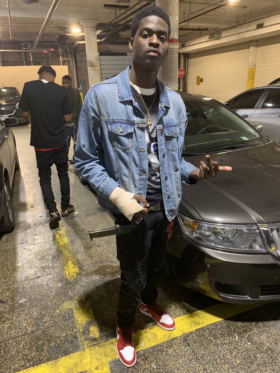 _Sickkeyyjay's tweet photo. Mask On MajaeMode I’mma get me a soul 🤫😈 #Majaemode❤️ #longliveblvkk7❤️ #Millygang💜🕷 https://t.co/brNBP9QY9A