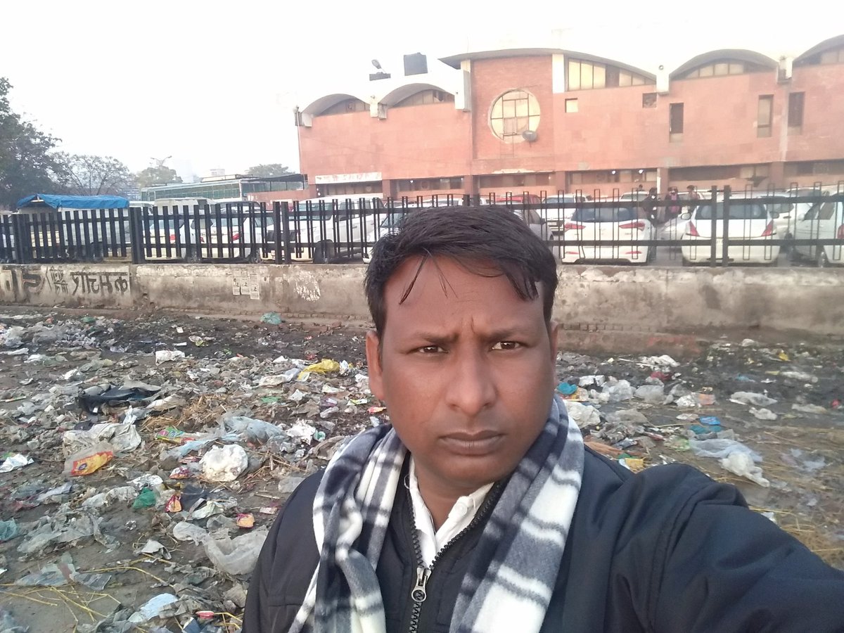 MajraKakkar's tweet photo. भाजपा सरकार का स्वच्छ भारत
#SelfieWithGarbage #Ambala https://t.co/WNEMz3ulDz