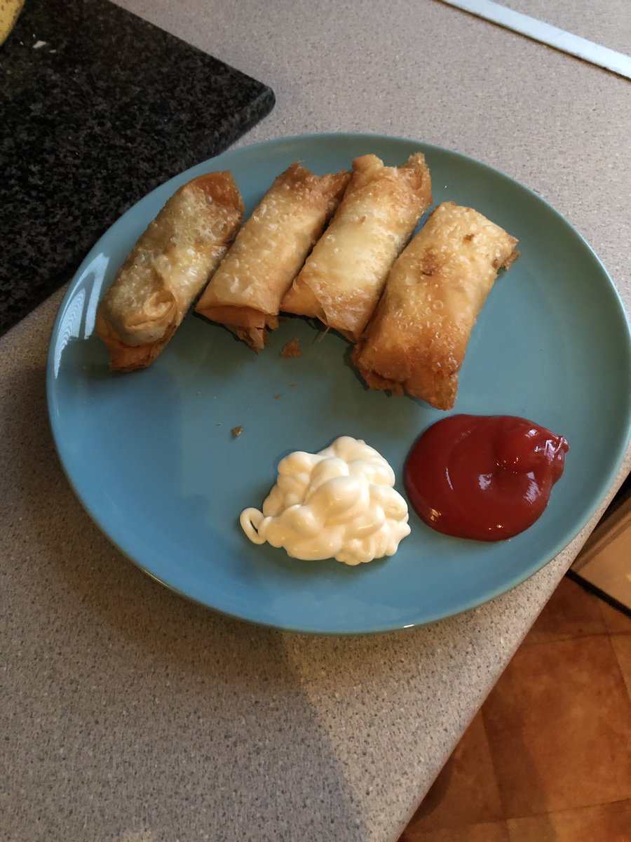 shell1502's tweet photo. When you make homemade cheeseburger spring rolls off the recommendation of your favourite YouTubers @thetimtracker @TheJennTracker #disneyfood #disneycheeseburgereggrolls https://t.co/vXZpasErNB