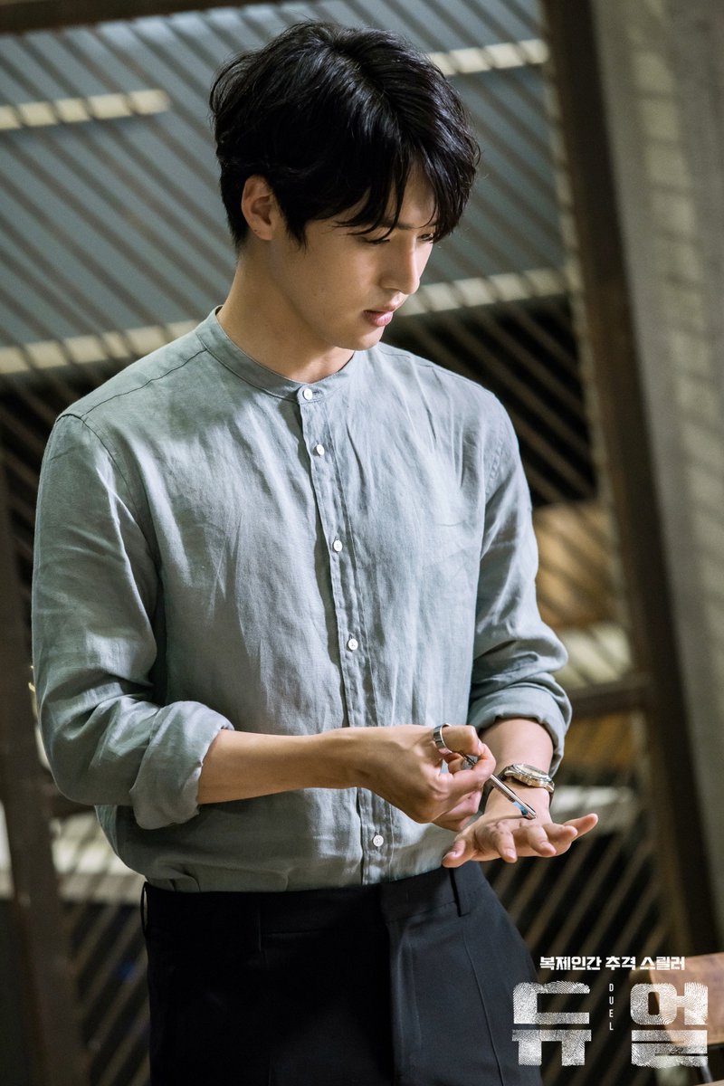 aU5N_'s tweet photo. 아니 근데 진짜진짜... 맨날 말했지만 이성훈 저렇게 예쁘게 셔츠 턱인해서 입는 거 어디서 배운거임 정말ㅜ 다 해라 이성훈 ... https://t.co/u4f6tQtjER