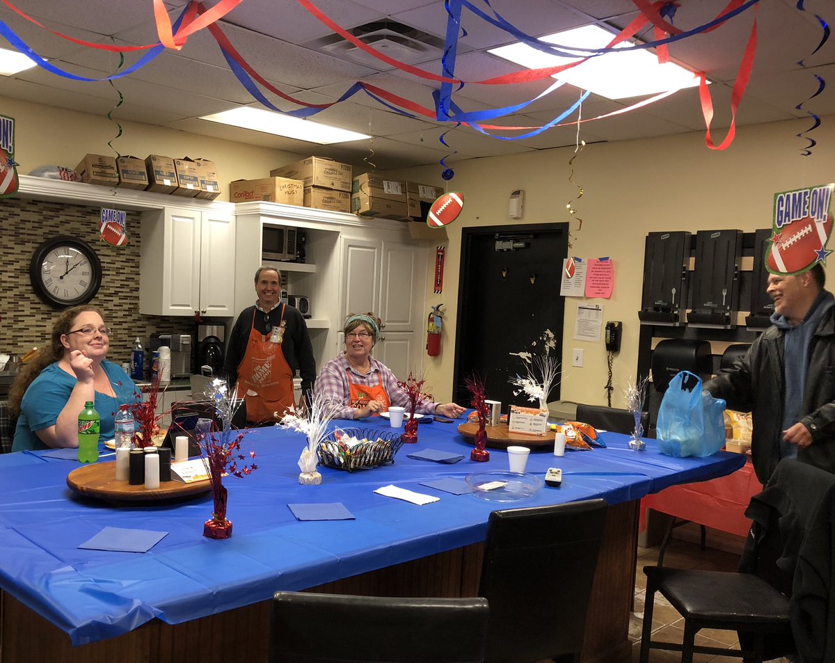 ThaneTHD's tweet photo. Super Bowl party!! Hosted by VOA &amp; Associate Committee! #3648VOAAC @mcdaniels_mel @sherhinkley @MaeEvaWhite special thanks to Rose! https://t.co/ftqq2o3HiK