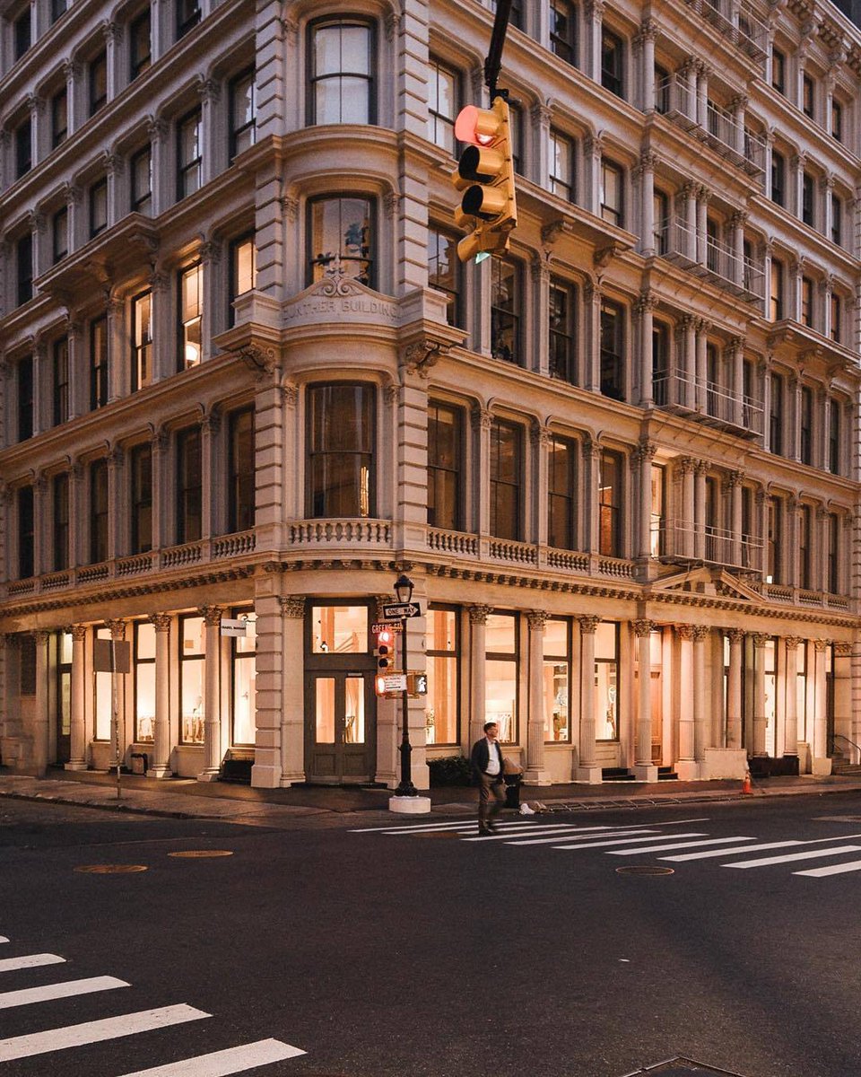Twilight light in #Soho 📷: kevinwonka on Instagram

See what there is to explore in our neighborhood: bit.ly/2O9Bhun