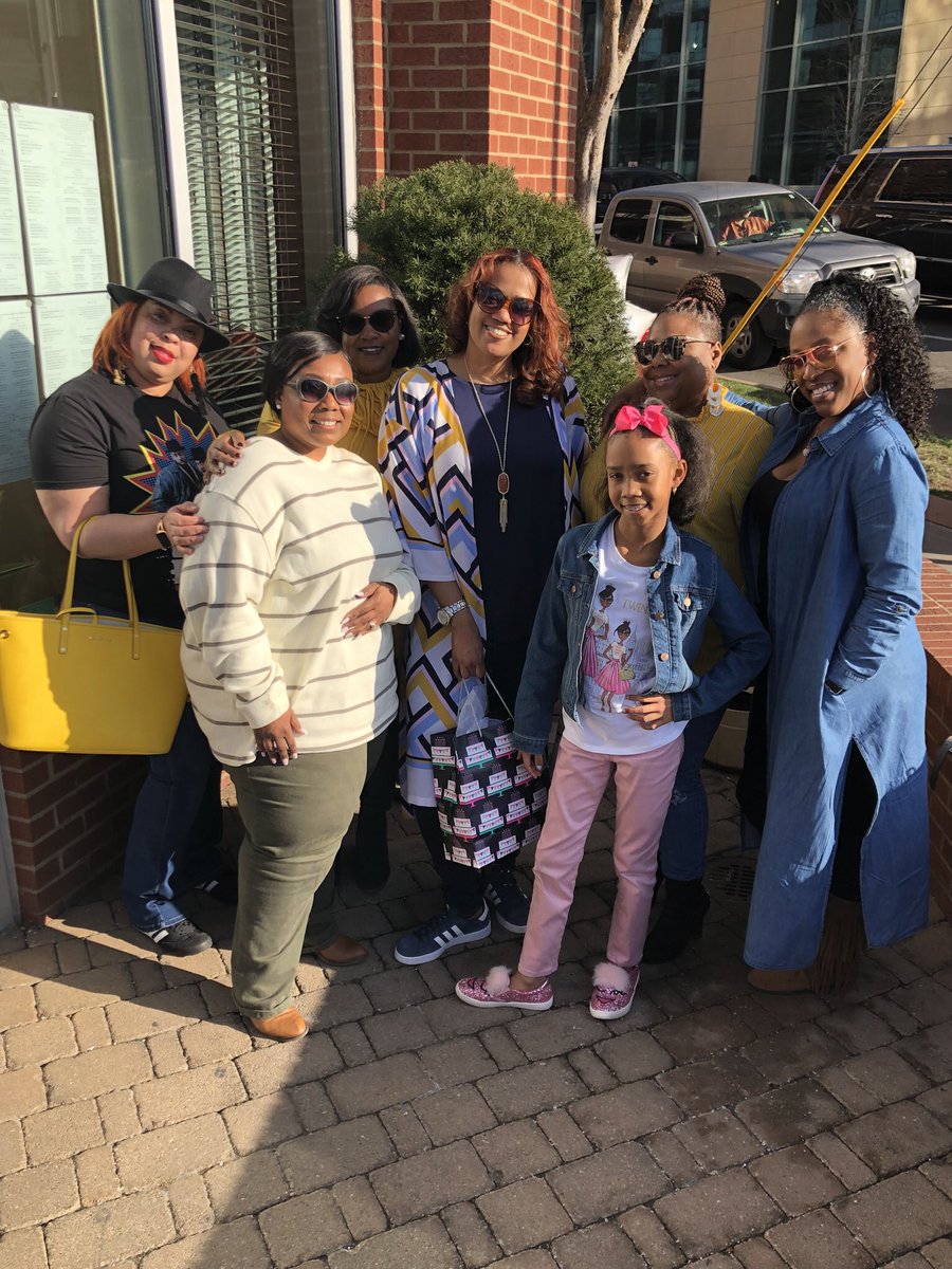 FamDiz's tweet image. My birthday brunch was lovely with these lovely people! It’s my Obama year! #chapter44