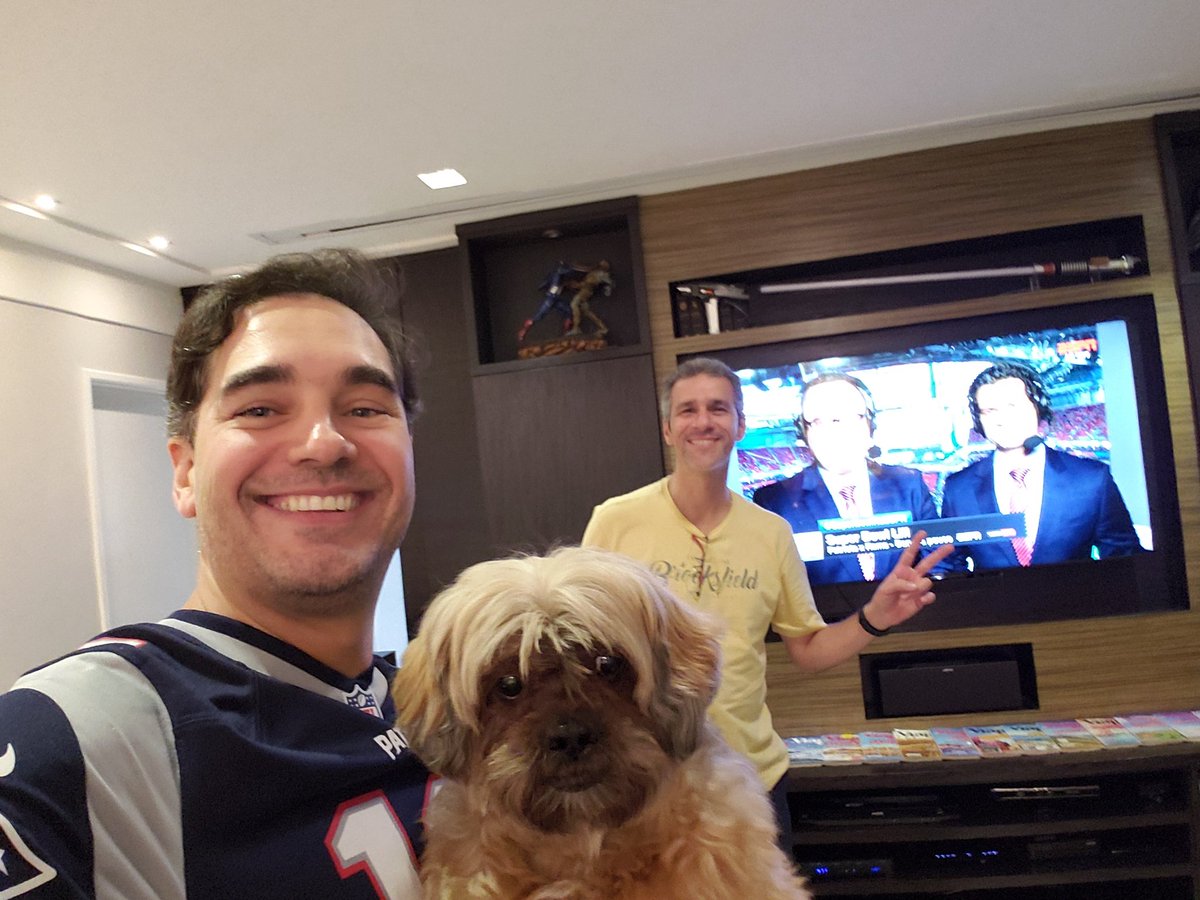 JoseAMorais's tweet photo. Todos torcendo pelos Patriots! @JoseAMorais @mcperim e Logan

@everaldomarques @pauloantunes #GoPats #SuperBowlnaESPN https://t.co/TfzGy9N7iH