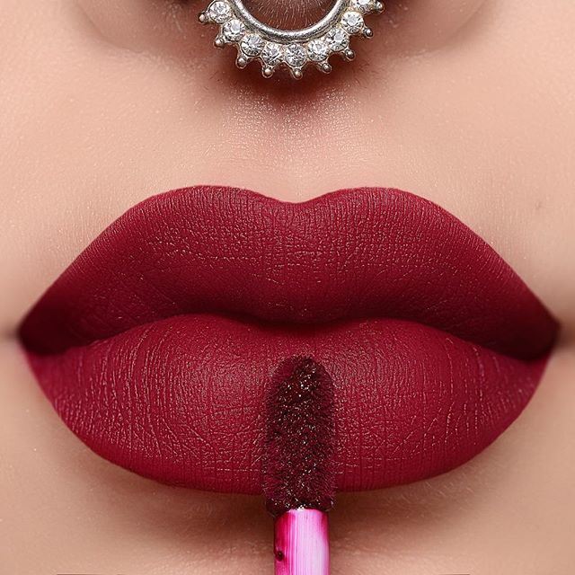 OFRACosmetics's tweet photo. A #lippie that lasts as long as girls night out šš½ā
-ā
@paulaohenoja wears the berry of all berries RUBYšcreated by @francescatolotā
.ā
.ā
.ā
#OFRACosmetics #liquidlipstick #OFRAxFrancesca #MUXeffect #togetherformakeup #crueltyfreecosmetics #lips⦠https://t.co/xxTG6WrqQ0 https://t.co/JfhGT5PlXj