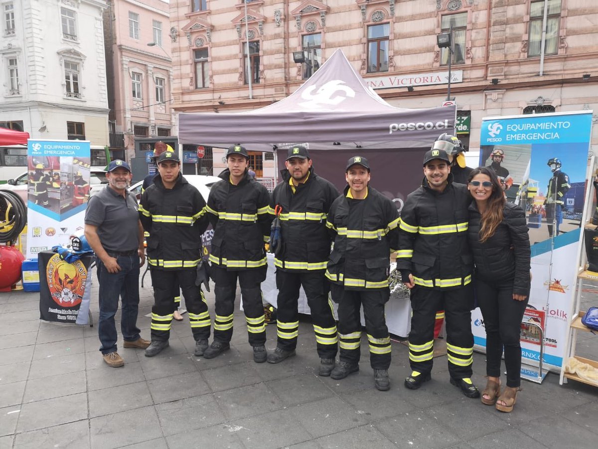 RescueFireStore's tweet photo. Estuvimos junto a la representación de @CBQN los q participaron en #DesafioBomberos utilizando sus #Uniformes #Estrucurales #Uprotec de Pesco @RescueFireStore Certificoon EN 469 💪🏻🚒👍 https://t.co/wWAaqEkMDr