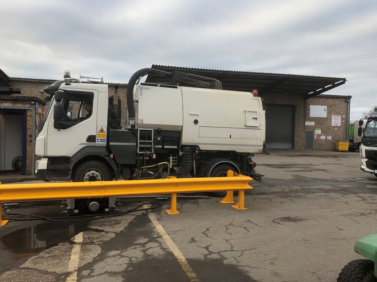 Uktruckplantgrp's tweet photo. All preventative maintenance inspections should include a metered brake test #brakerollertesting. No excuses, drive through roller brake testing, no appointment, 6 days a week @Uktruckplantgrp #hgv #Bedfordshire #operatorslicence #6weekinspection https://t.co/g2DvXTP5YY