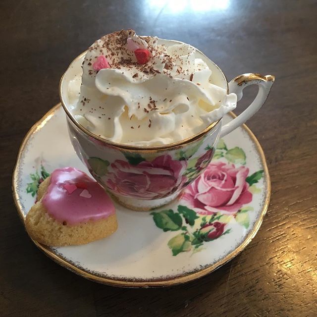MontroseInn's tweet photo. #redvelvethotchocolate #appetizerbeverage #heartshapeddonut #raspberryicing #hotchocolate #afternoontea #valentinesmenu #heartshapes #montroseinn2015 https://t.co/WQ8jEA2qUc https://t.co/krxETyXZyz