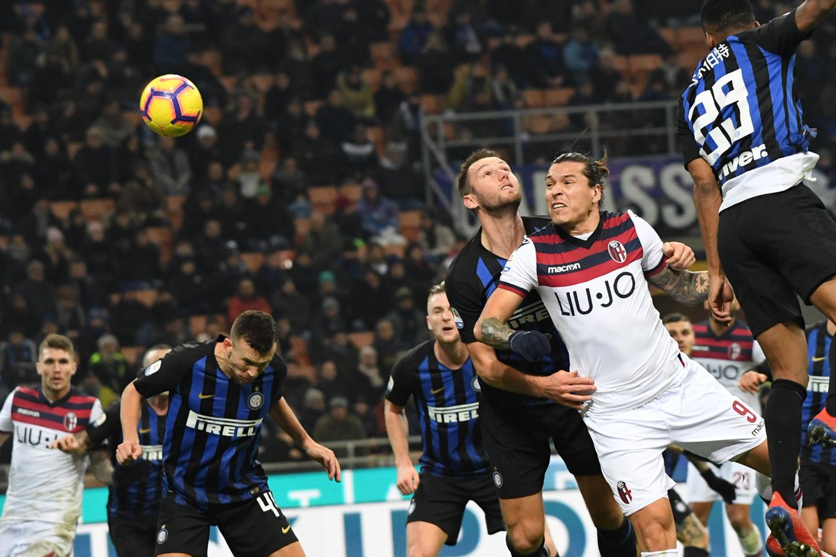 Santander remata el gol de la victoria (Foto: Bologna).