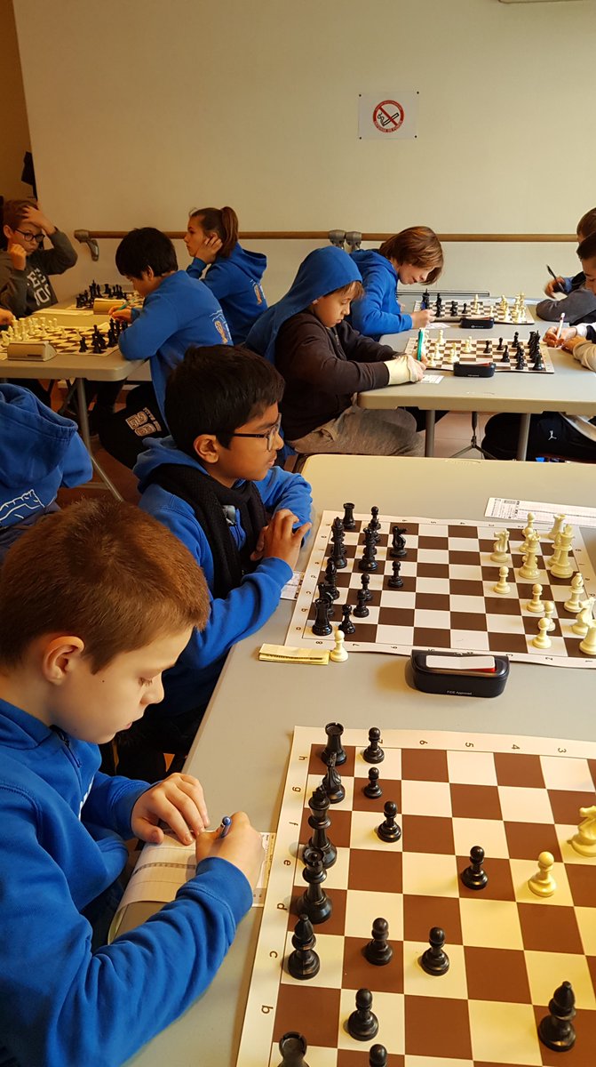 Ce dimanche se déroulait la dernière journée de Nationale jeune.
Notre équipe de poussinoux n'a pas joué à son meilleur niveau et s'incline contre l'avant-dernière et la première équipe de la poule. 
On fera mieux l'an prochain!
#échecs #chess #FFE #cassis