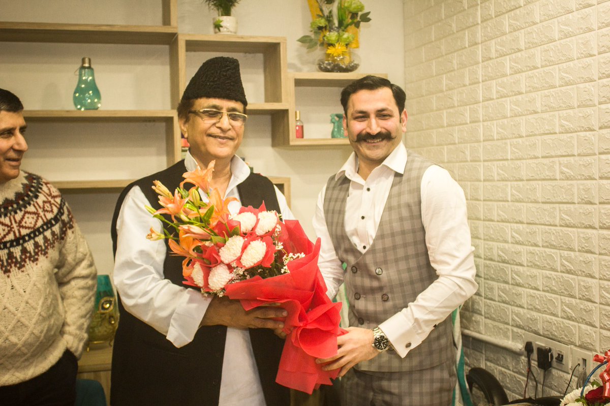 #Yushfa thanks Janab Mohammad Azam Khan sahab for being with us at our opening ceremony. #Yushfa serving since 1941. Know more about us more at https:// yushfa.com #Unani #Ayurveda #AyushmanBharat #AYUSH @AbdullahAzamMLA @rushed_ahmed