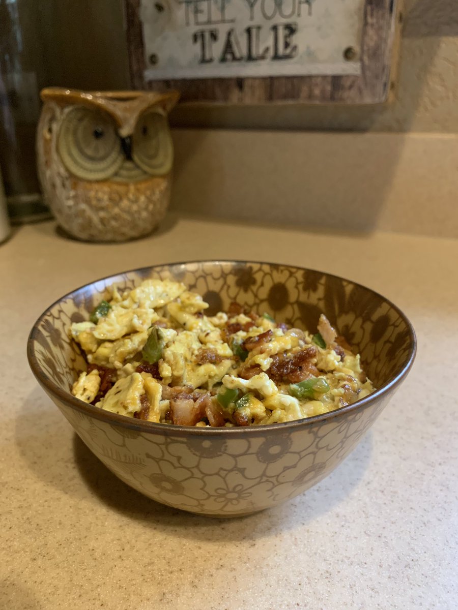KetoKristi's tweet photo. #keto breakfast bowl for brunch! Butter sautéed bell pepper, jalapeño, & onion mixed with egg, bacon, and cheddar. So full of flavor-hit the spot! #ketoliving #lowcarbhighfat #nobreadplease #ketorecipes #lazyketo 🥓🥚🧀 https://t.co/9oSjbds1sC