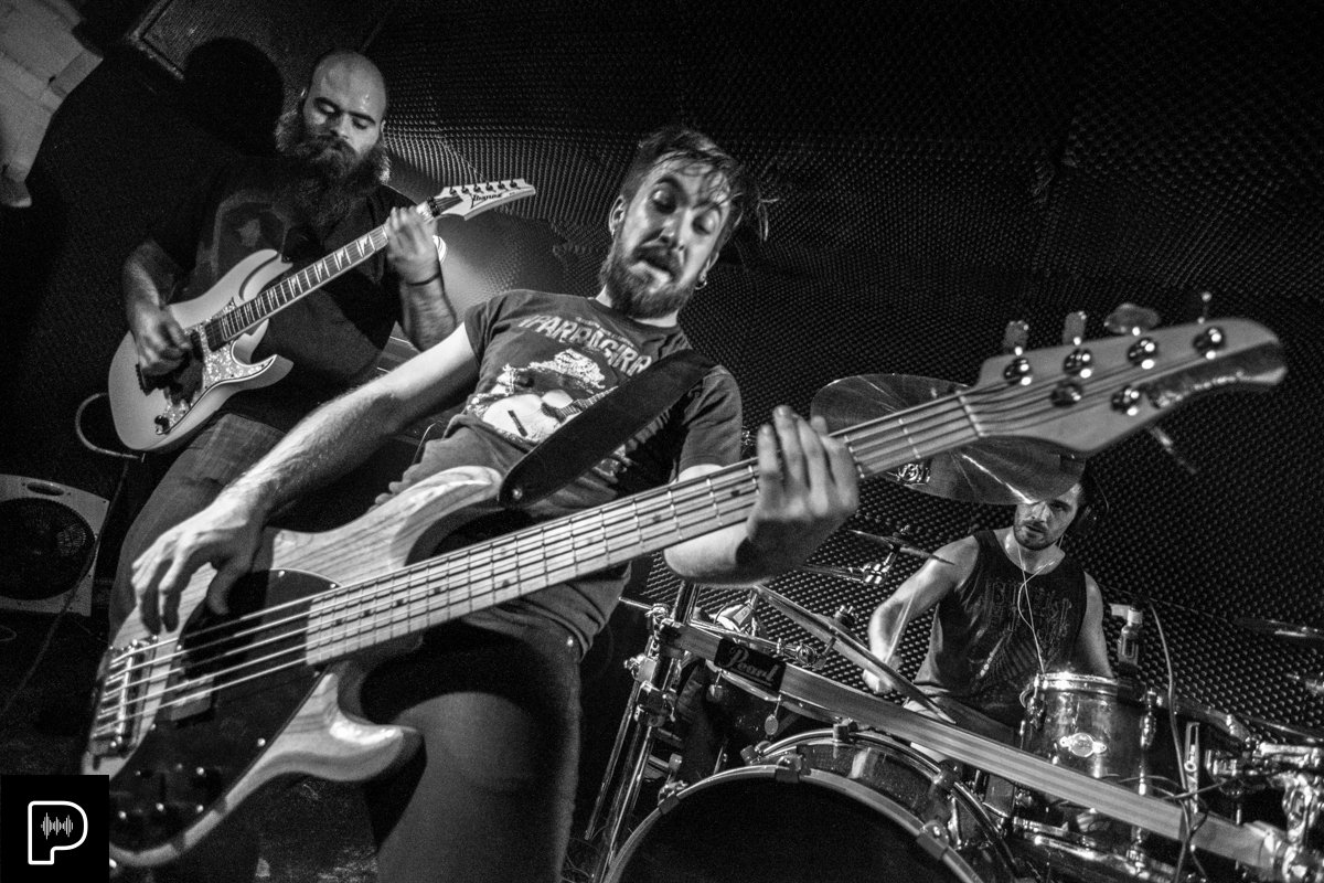 Parapetasonik's tweet image. ☑ #ZitalSession #1 ☑
Ederra ostiralean #Mogambo-n bizitakoa! Mila esker taldeei eta musikazaleei.
Laster bigarren hitzordua!
---------
¡Gran noche el viernes en Mogambo! Gracias a grupos y melómanos.
¡Pronto la segunda cita!
@bulletsofmisery #Fractality #Irkaia #Metal #Hardcore