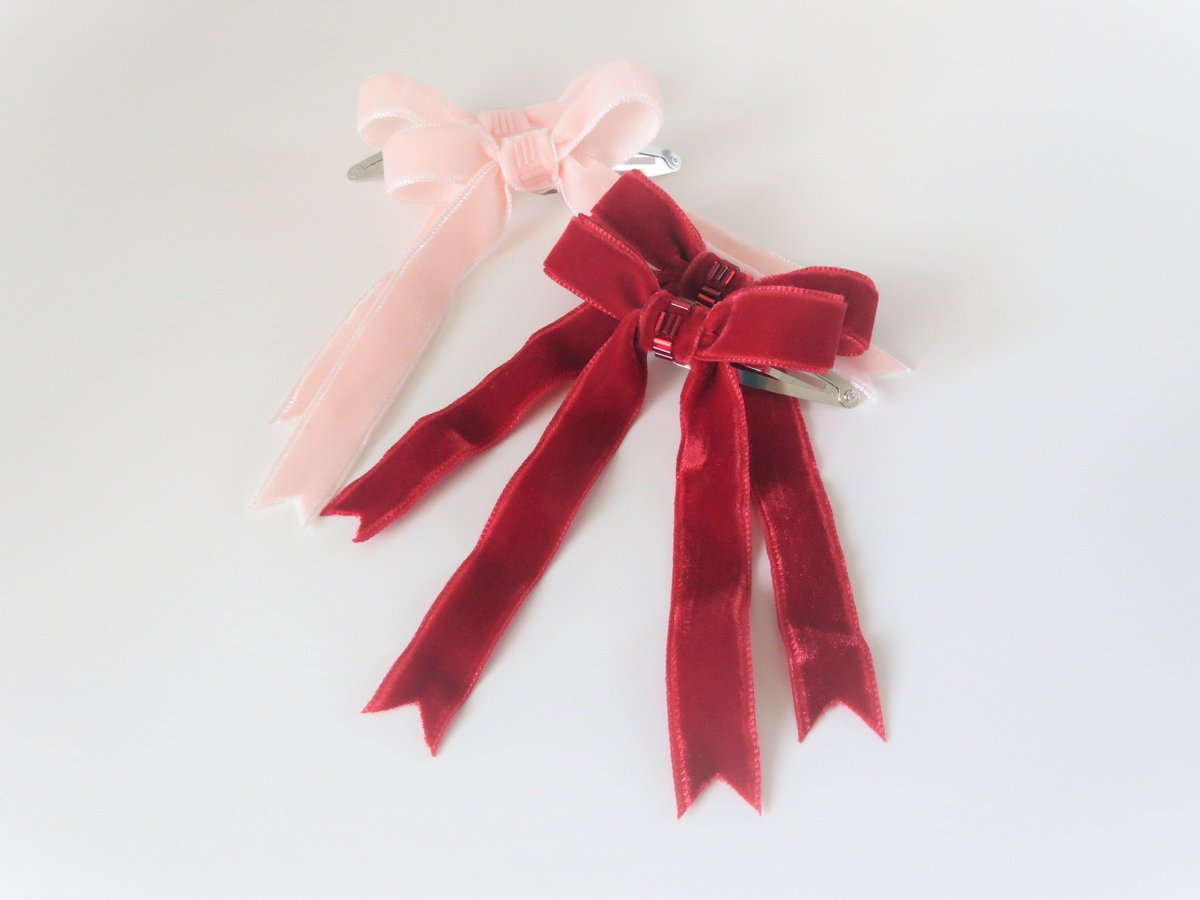 Hi #CraftHour Sharing a recent custom bow order from my lauratoal.etsy.com shop! Would you #love to see these longer tail bows available in my shop? #handmade #bow #hairaccessories #beadedbylaura