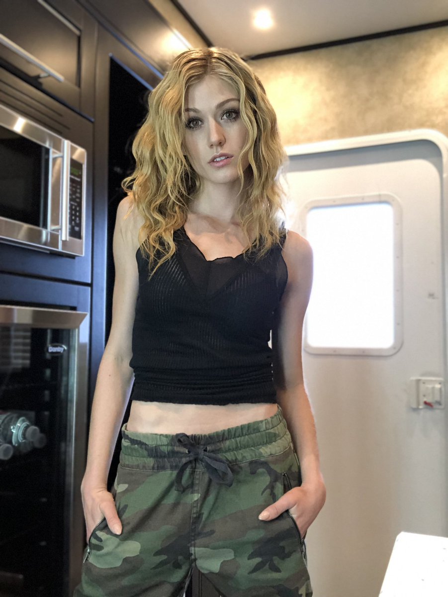 Kat_McNamara's tweet image. Tomorrow @CW_Arrow... #ARROW150❗️🏹 Keep a sharp lookout because you may just see a certain camo clad blonde haired bad ass make an appearance… #Blackstar ✴︎