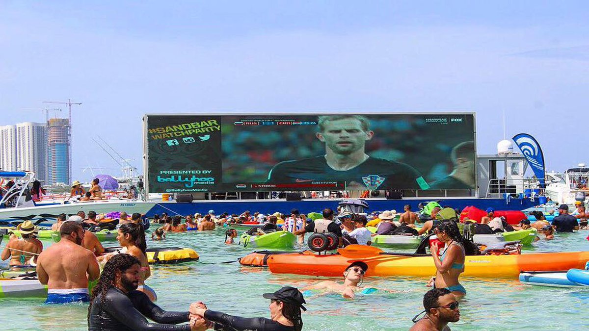 With giant floating screen, Miami brings the Super Bowl to the beach bit.ly/2S6suvP https://t.co/LHsarScY60