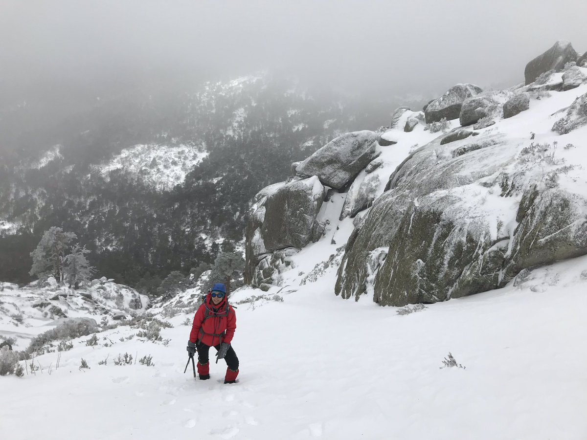 ClaudiaGuEs's tweet image. Condiciones #invernales en #Guadarrama. Sol a primera hora en zonas bajas. Poca visibilidad y mucho viento en altura. #7picos
