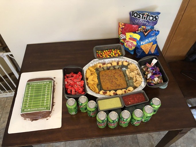 A snack stadium full of different flavors! What team are you rooting for? I'm celebrating the Big Game and creating my own Snack Stadium with Smiley360! #SmileySnackStadium #BringEmInFortheWin #ad