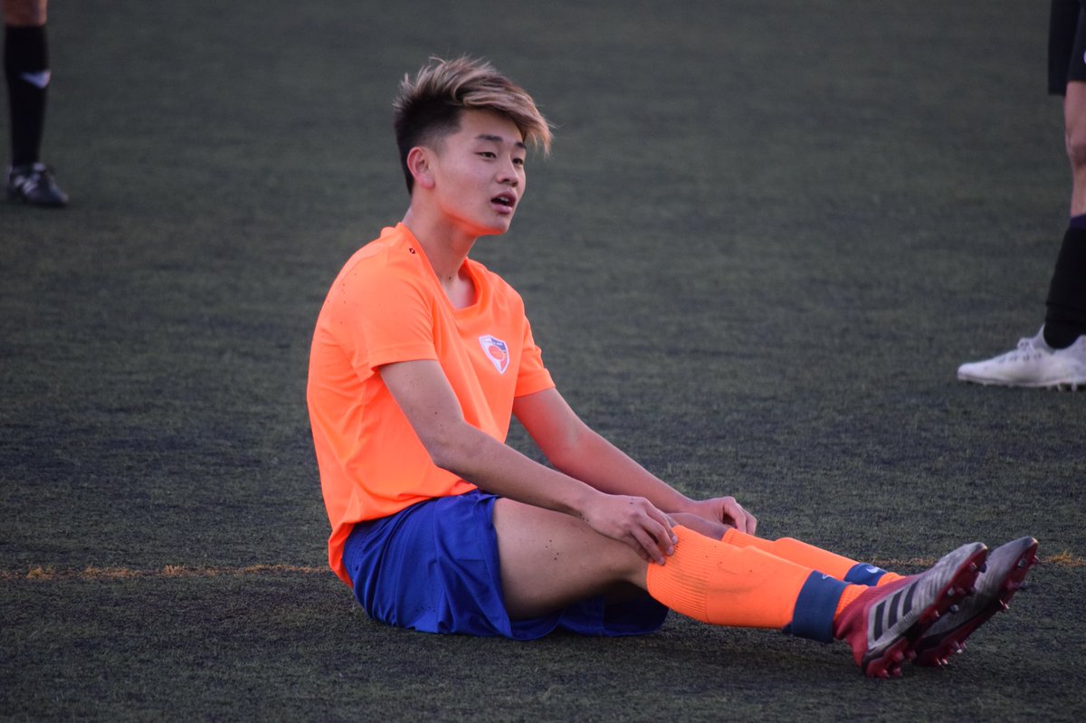AEJMGene's tweet photo. Quin treball!! 12 futbolistes contra 18? El futbol no entén de lògiques i els nostres jugadors han lluitat de valent fins al 96’ 

Treball, futbol i orgull malgrat el desgast! 💪🏻

#SomGene https://t.co/D3NIg8FES6