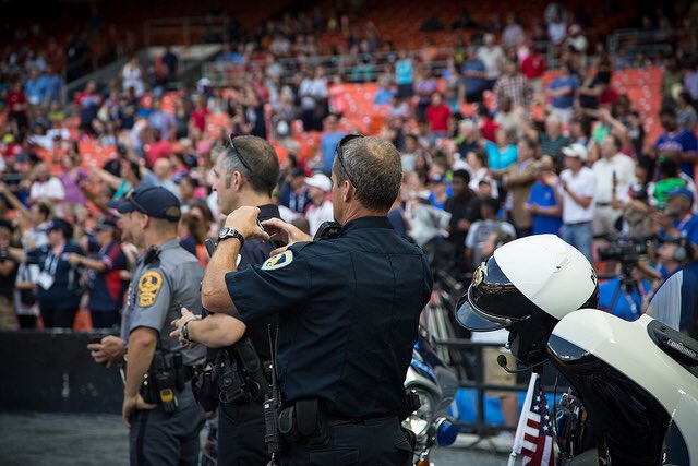 FirstNetGov's tweet image. When it comes to events—large or small—first responders can count on #FirstNet to provide the communications they need. Learn how first responders across the country are using @FirstNet to secure planned events: firstnet.gov/firstnetinacti… #AlwaysOn #AlwaysReady #FirstNetinAction