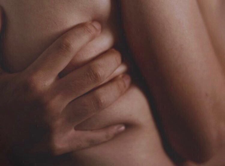 nudist's tweet photo. skin on skin https://t.co/z05pxFsXOO