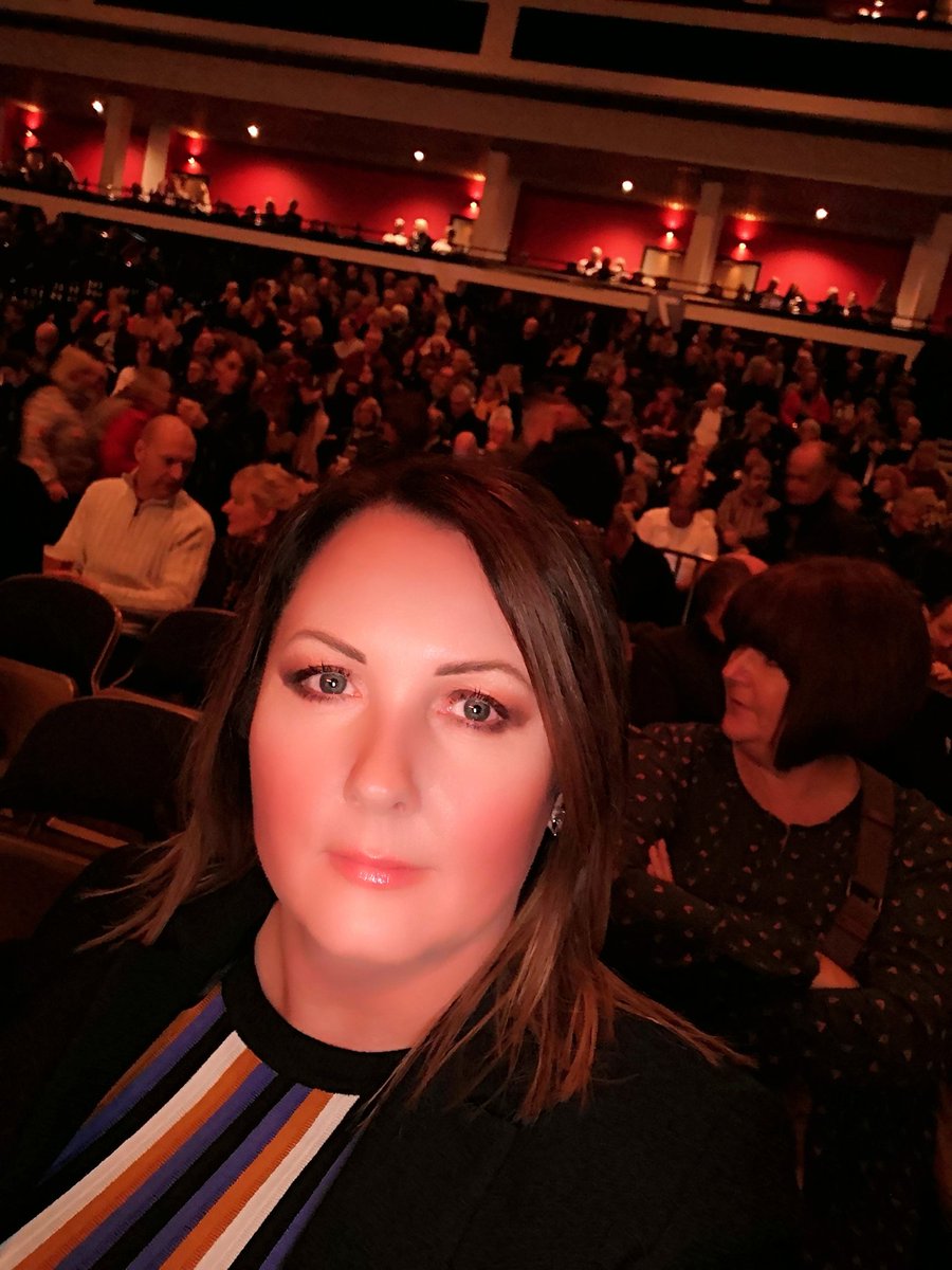 JenkinsYasmin's tweet photo. @curtsmith looking forward to the show 😍 https://t.co/BxfLuvLdZ4