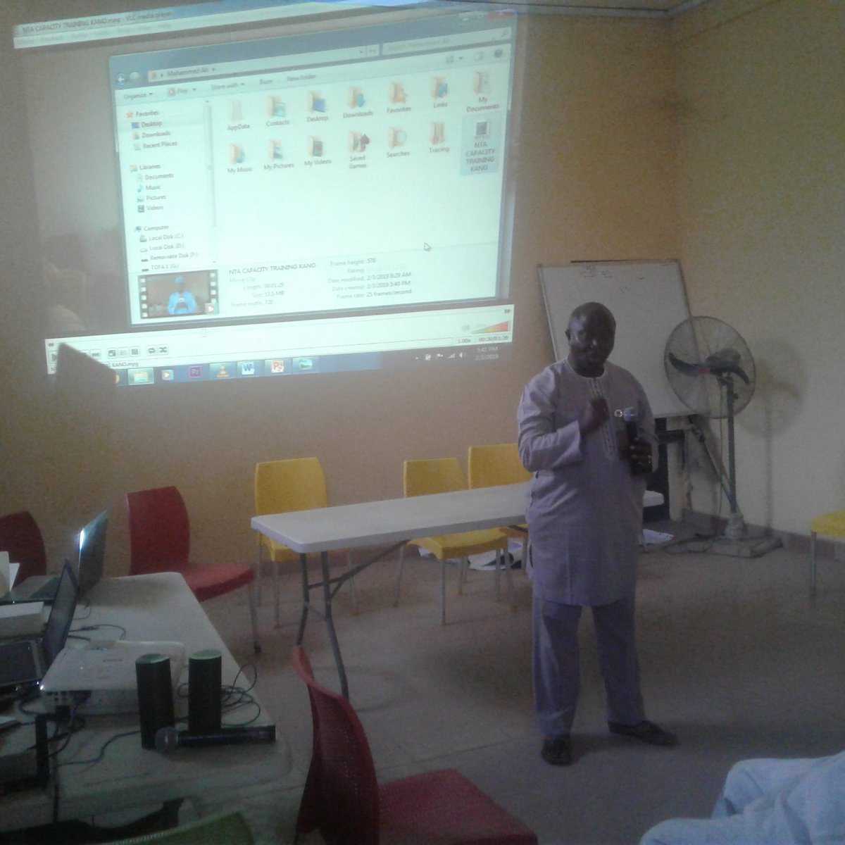 NTANewsNow's tweet photo. #NigeriaVoteWatch2019 Deputy Director News, Mr. Ayo Adewuyi facilitating during 2 days training of NTA Reporters for the North West in Kano. https://t.co/YKHexOcdvm